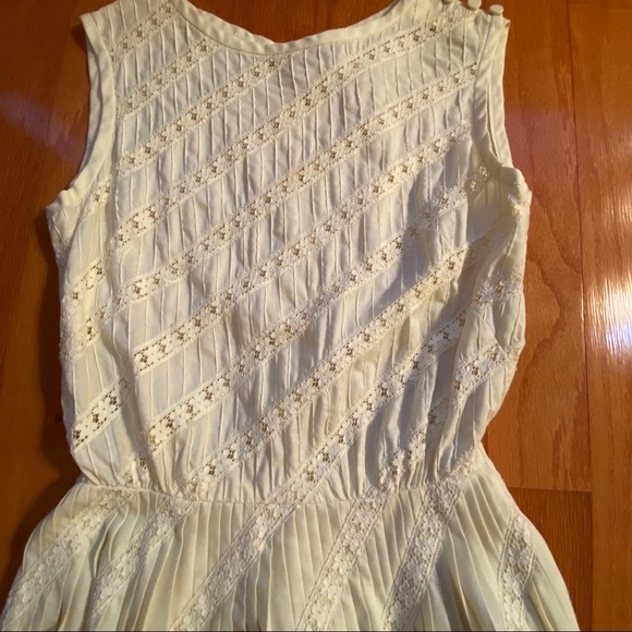 1960’s vintage peekaboo eyelet pleated shirtwaist - Picture 5 of 5